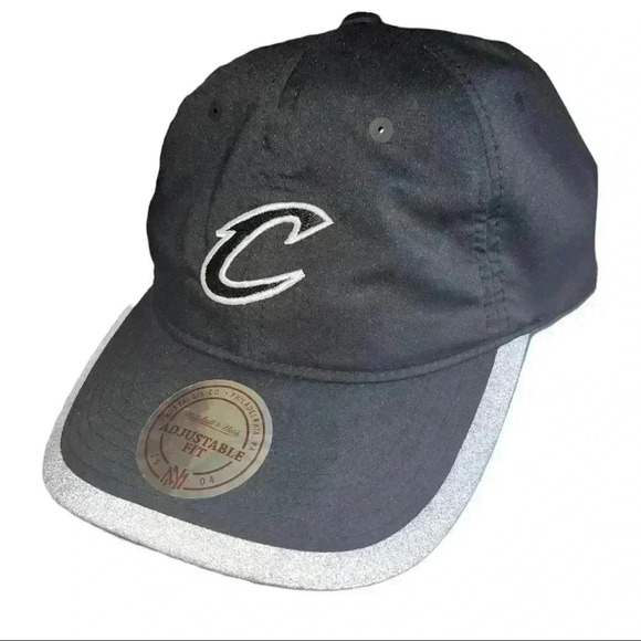 NWT Mitchell & Ness Cleveland Cavaliers logo hat - Picture 1 of 6